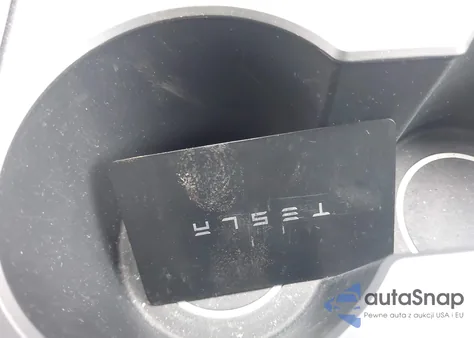 2024 Tesla Model Y Long Range Single Motor Rear-Wheel Drive/Rwd z USA, uszkodzony, nr VIN 7SAYGDED2RF027820